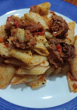 Macarrón con chorizo ahumado, papa y zanahoria